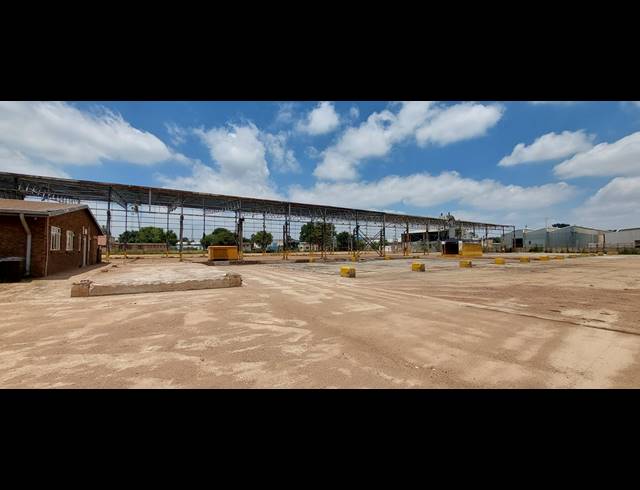1,000M² WAREHOUSE FOR SALE IN CLAYVILLE